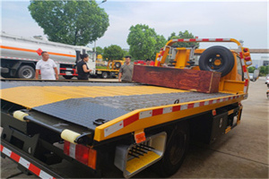 云龙附近拖车电话号码服务